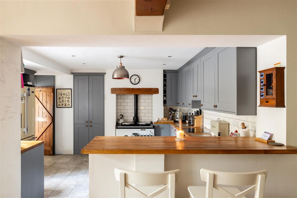 Property photo 2 of 29