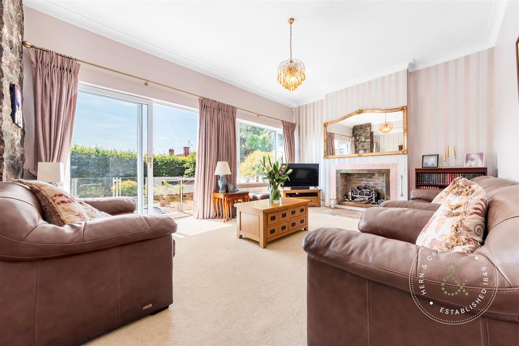 Property photo 3 of 70 Fairwater-Road-57.Jpg