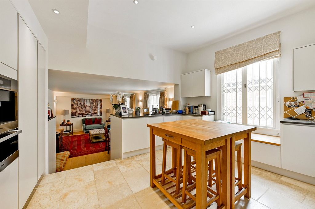 Property photo 2 of 10 Kitchen / Diner