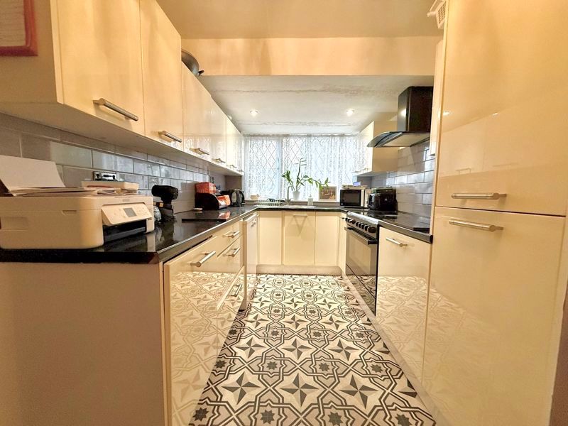 Property photo 2 of 18 Kitchen