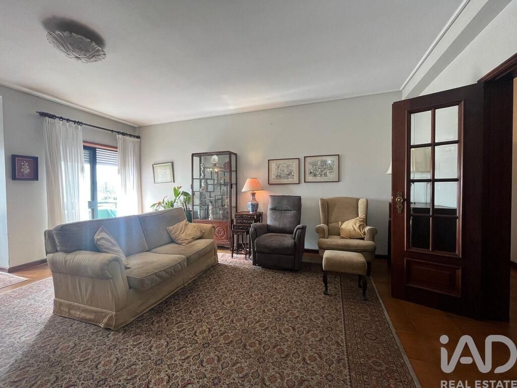 Property photo 2 of 40