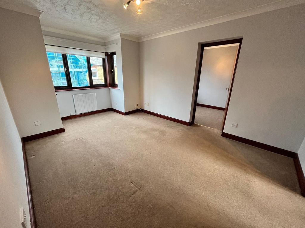 Property photo 3 of 6 Living Room