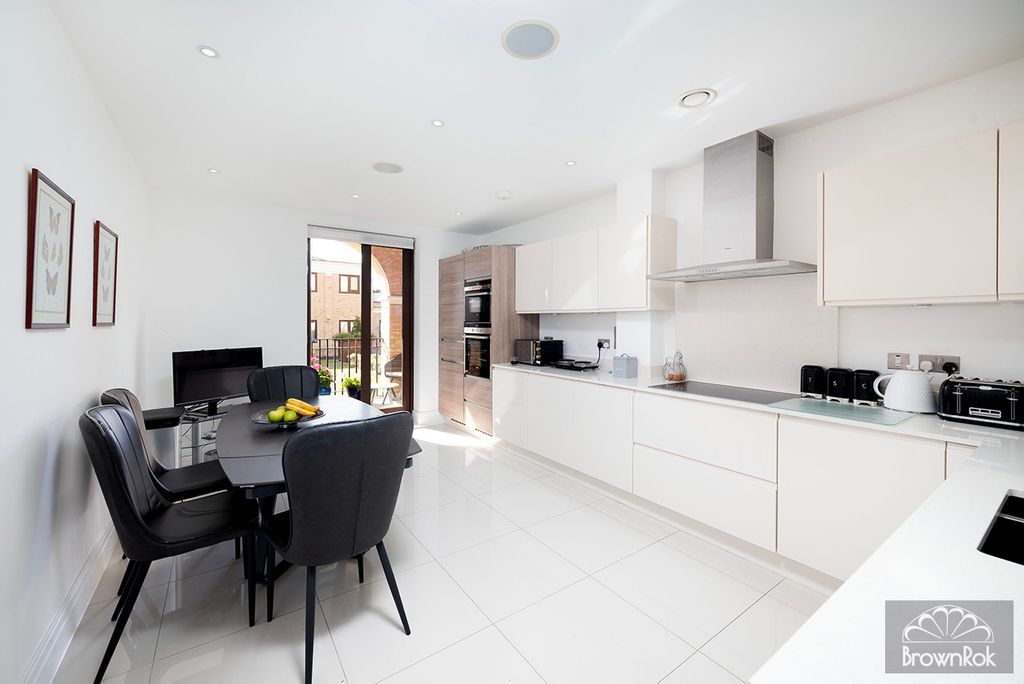 Property photo 3 of 15 W04