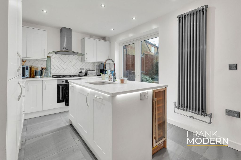 Property photo 3 of 22 Kitchen / Diner