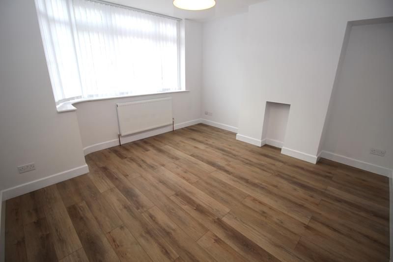 Property photo 2 of 16 Lounge