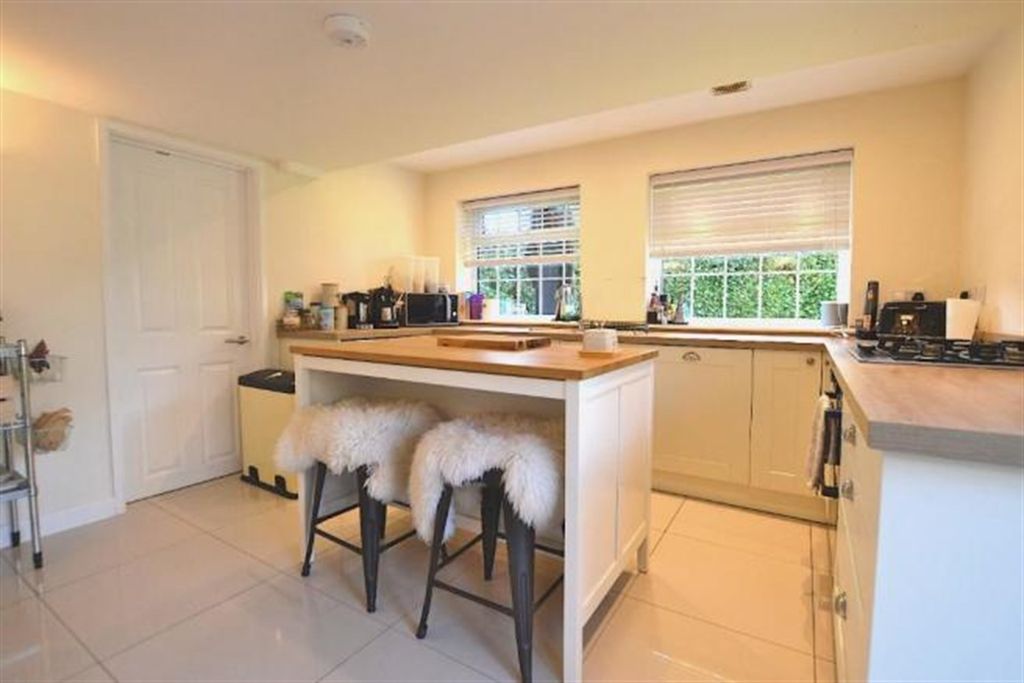 Property photo 3 of 5 Kitchen