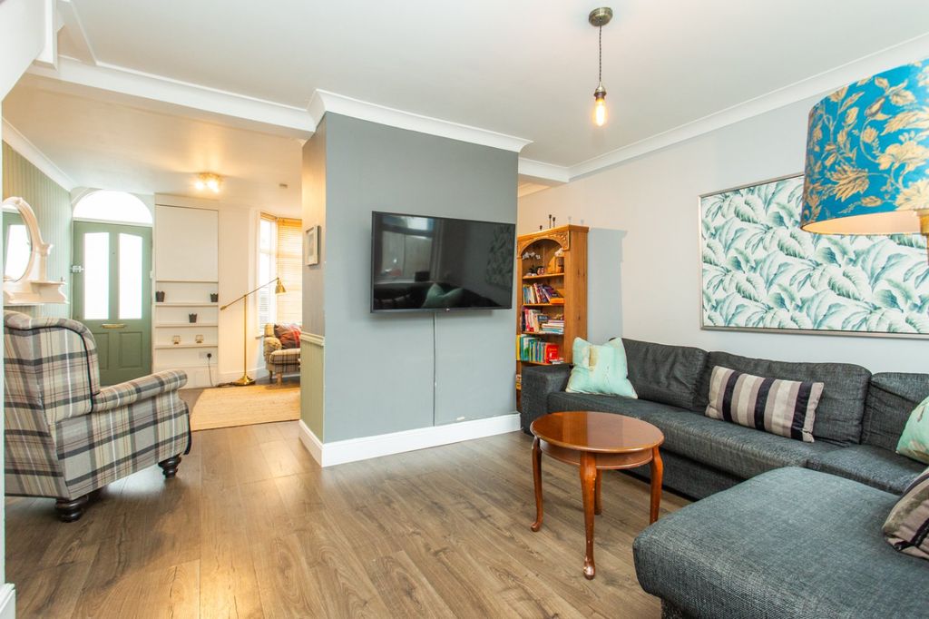 Property photo 3 of 17 Picture 3