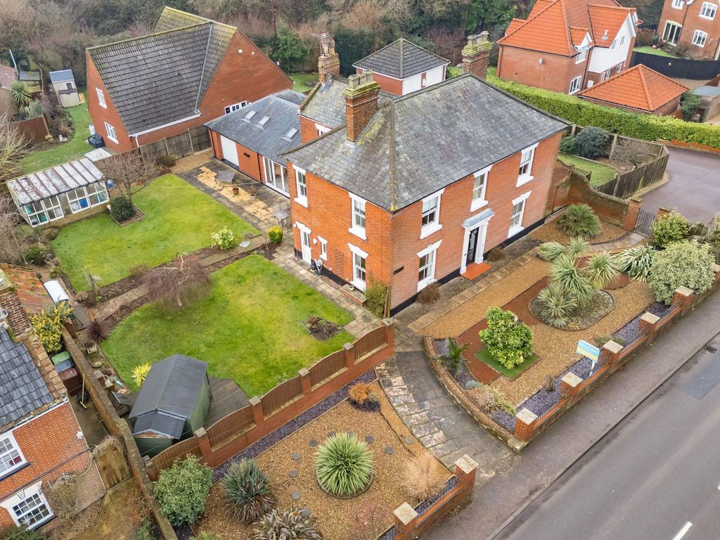 Property photo 2 of 27