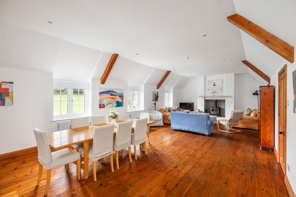 Property photo 2 of 16 Sitting Room