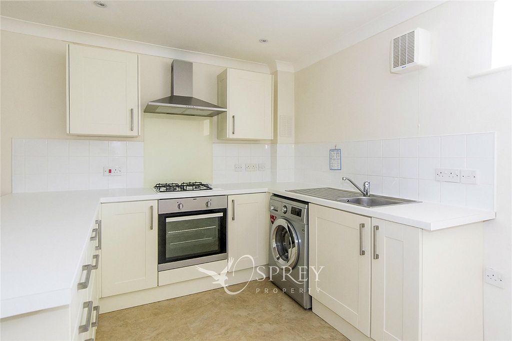 Property photo 3 of 10 Kitchen