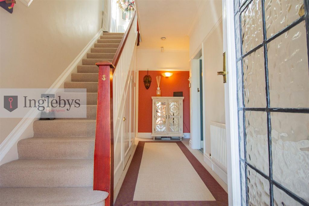 Property photo 3 of 41