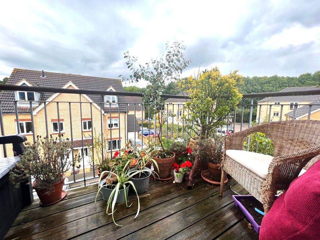 Property photo 1 of 10 Balcony