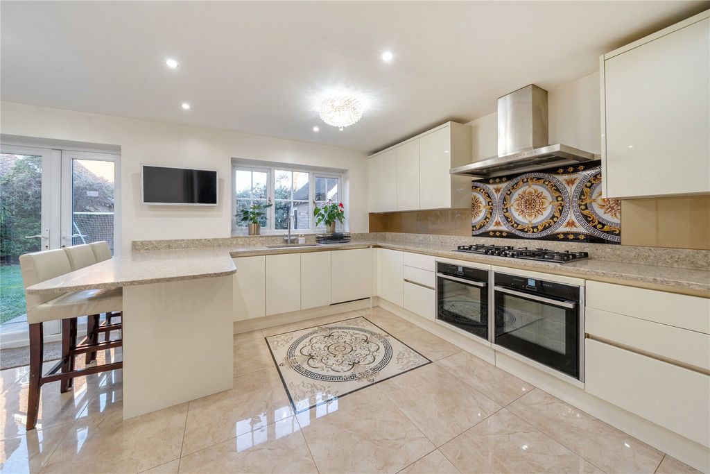 Additional image 9 of 6 bed country house for saleSandringham Drive, Dartford, Kent DA2