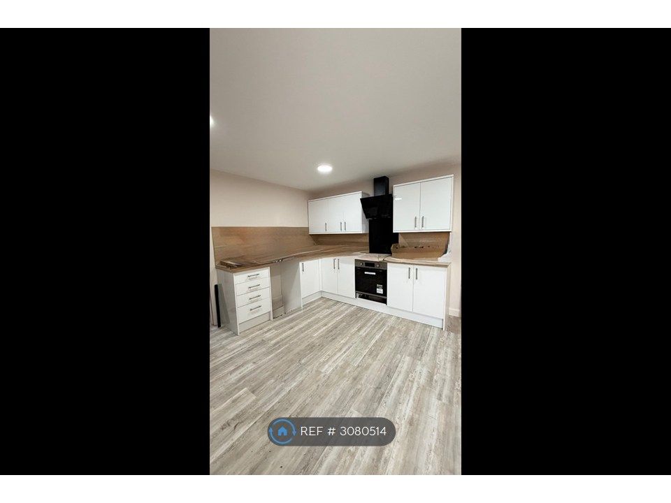 Property photo 1 of 8 Kitchen