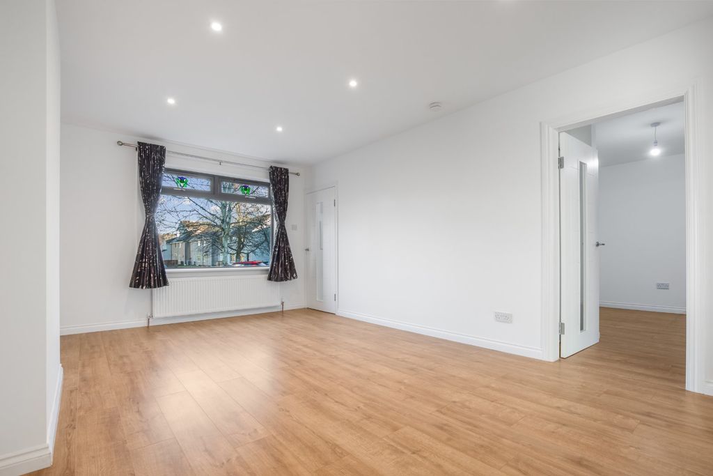 Property photo 2 of 29 Picture No. 10