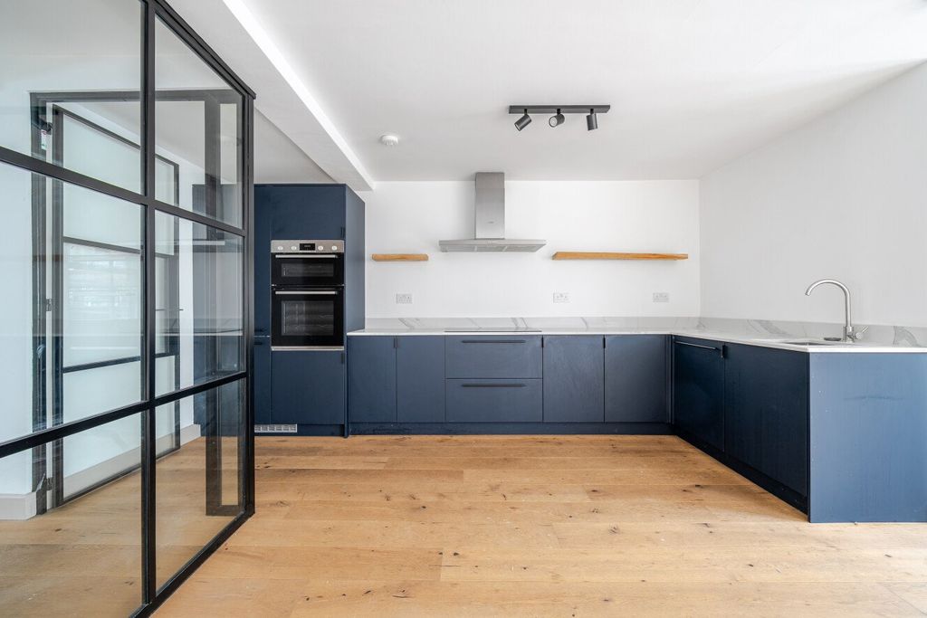 Property photo 2 of 20 Picture No. 18