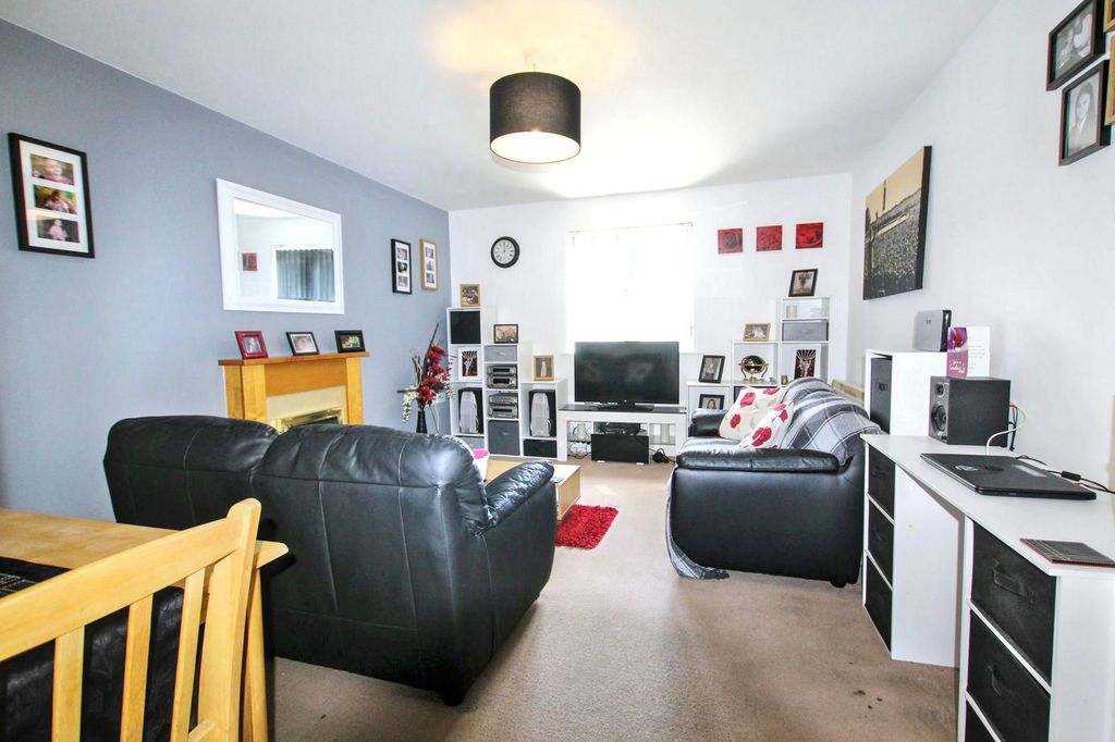 Property photo 3 of 17