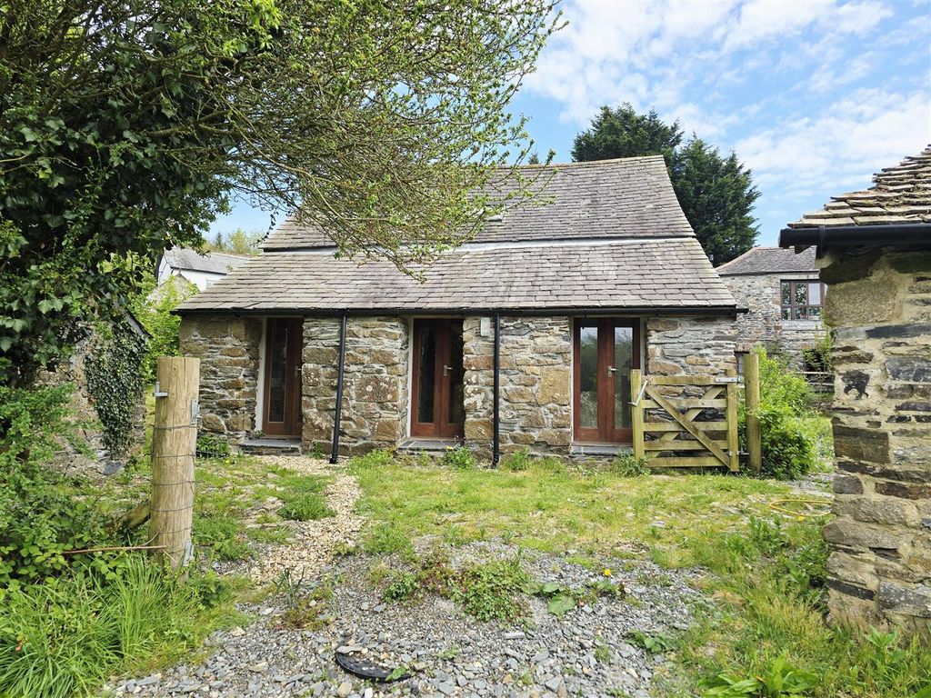 2 bed barn conversion for saleCarley, Liftondown PL16 photo 5