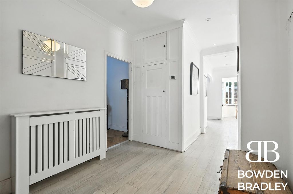 Property photo 3 of 19 Hallway