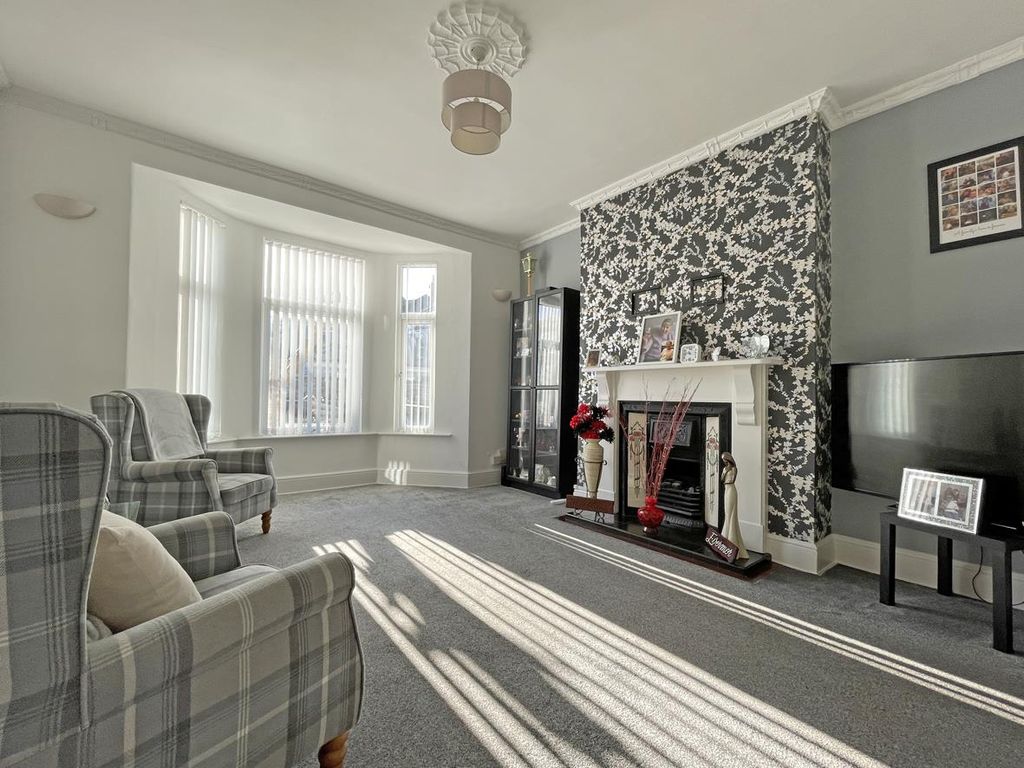 Property photo 2 of 16 St Levan Road 142 - Living Room.Jpg