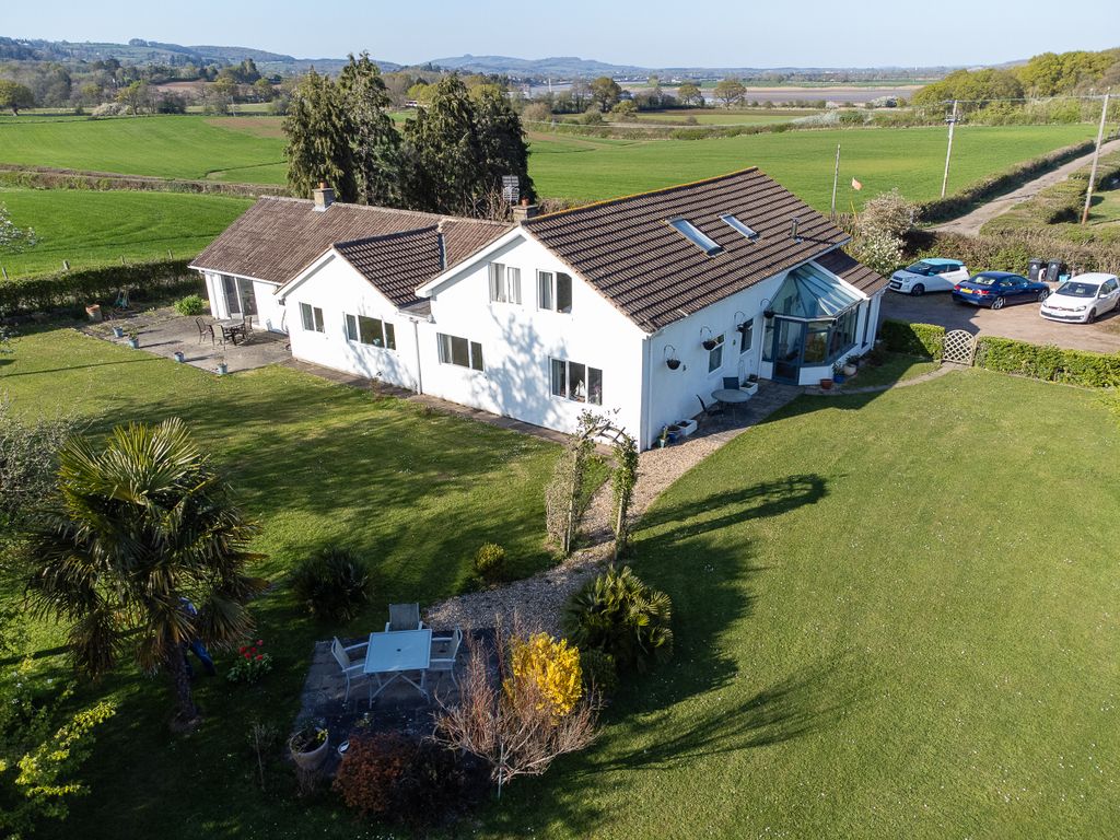 Property photo 3 of 24 Greenfields-12