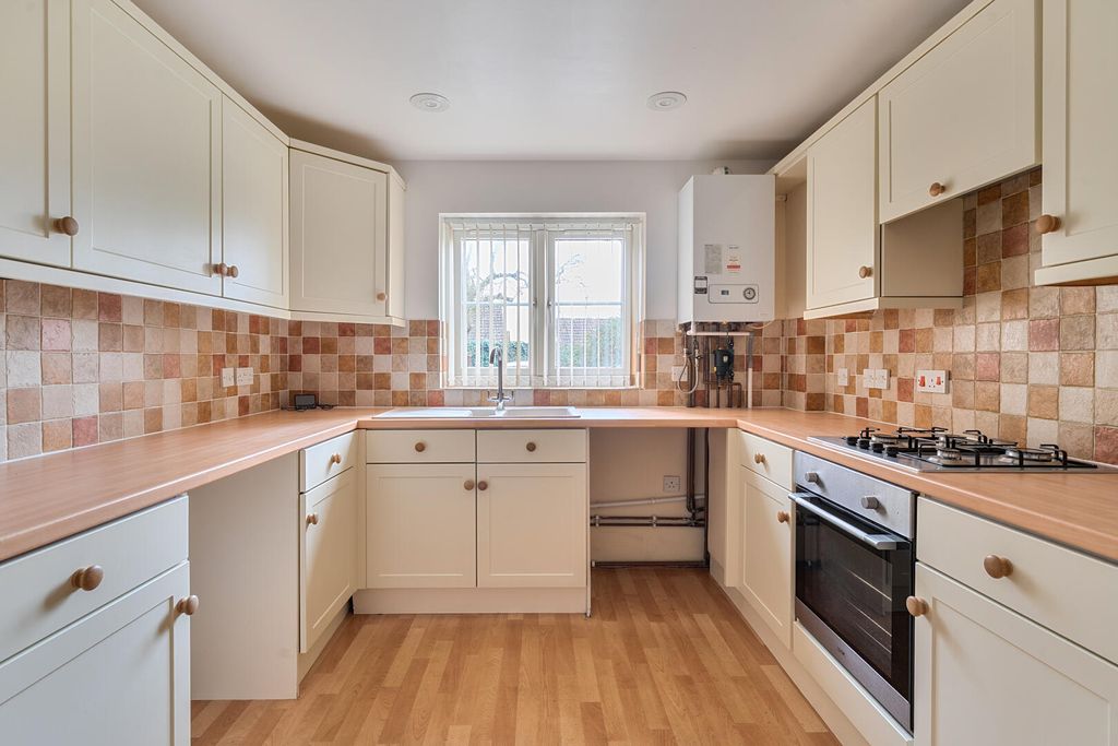 Property photo 3 of 17 Kitchen