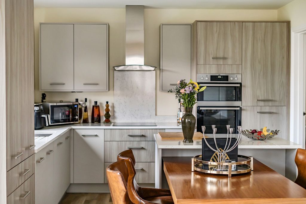 Property photo 2 of 23