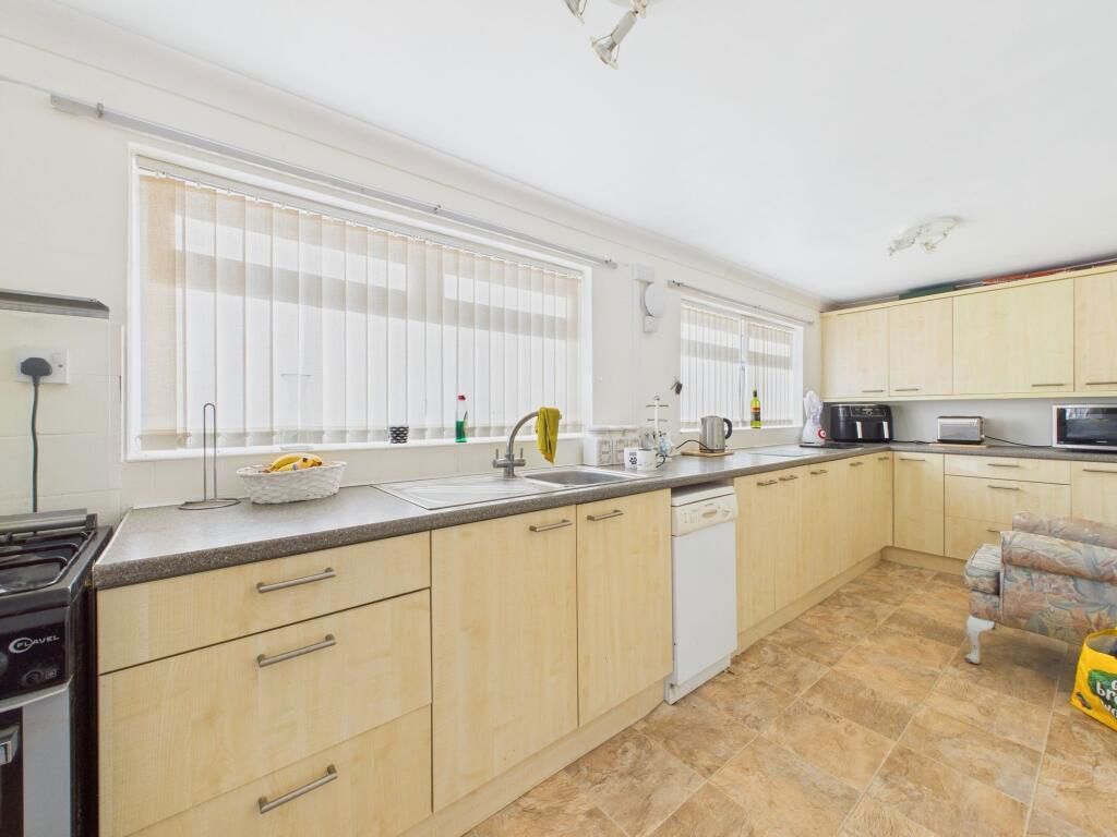 Property photo 2 of 23