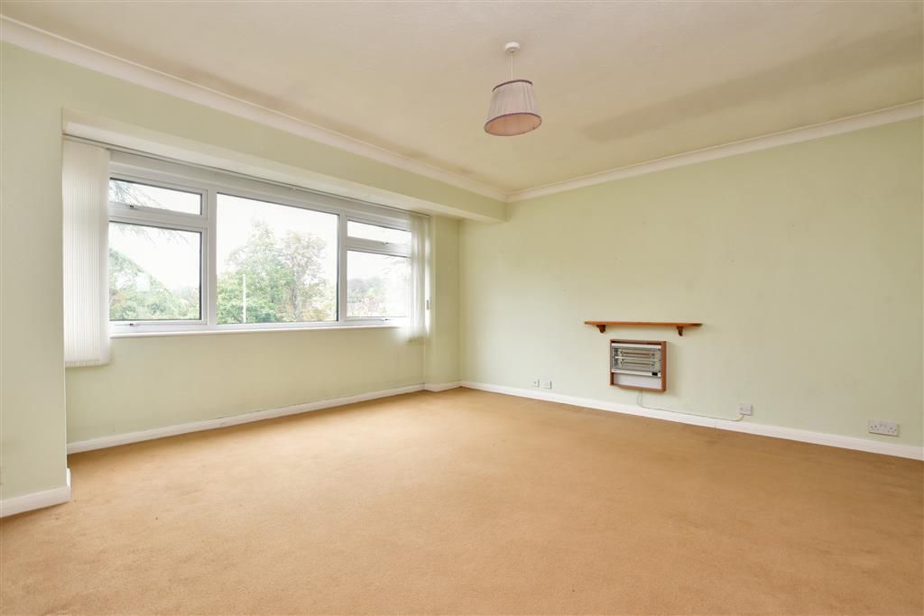 Property photo 3 of 10 Lounge