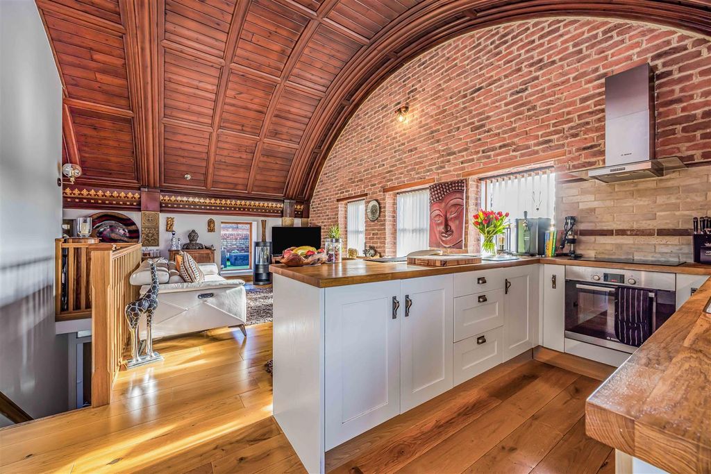 Property photo 2 of 16 45 Brandon Court, Lawrence Road, Southsea-Small-Po