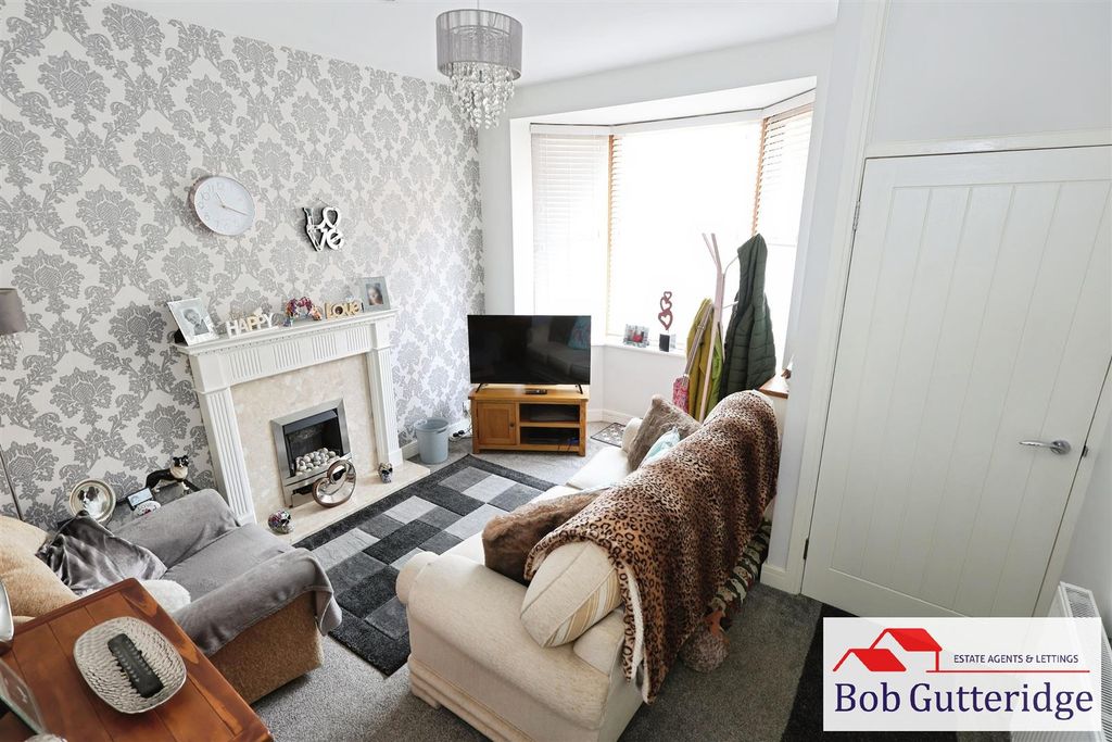 Property photo 2 of 21 Bay Fronted Lounge