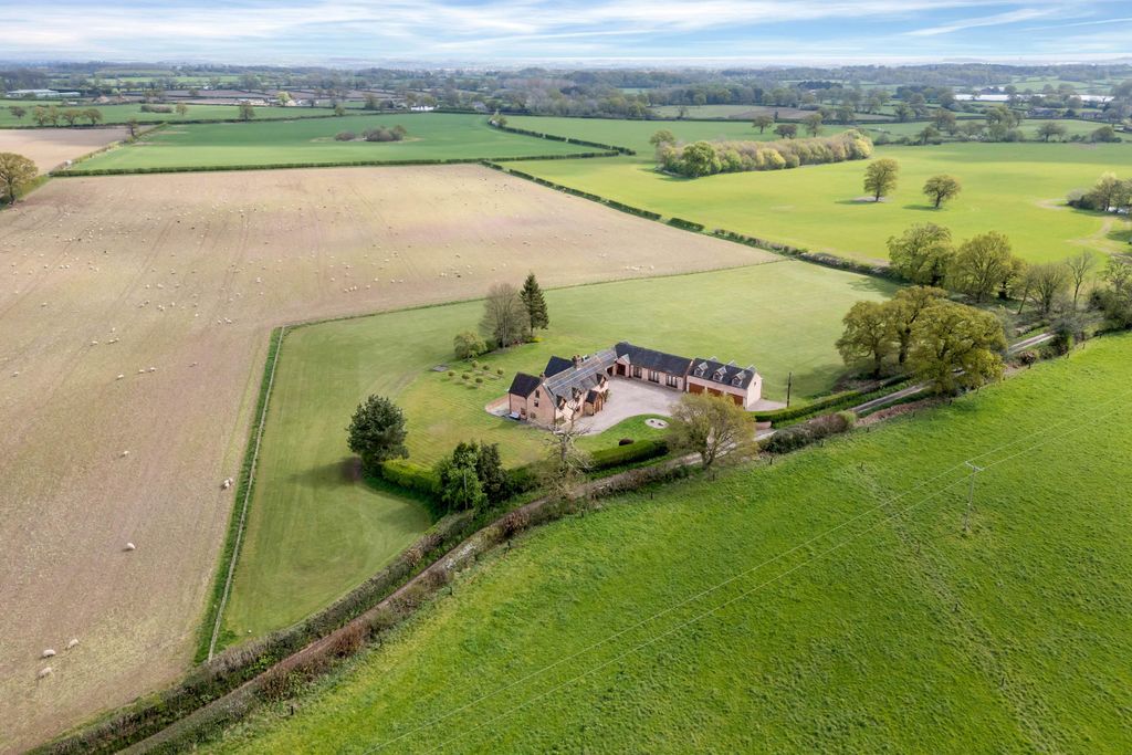 Property photo 2 of 24 The Oak House