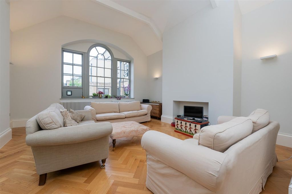 Property photo 2 of 38 Flat-2-5-School-Close-Bs6-7Eb-28.Jpg