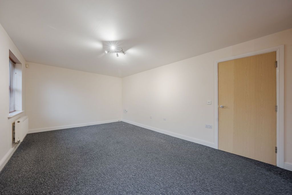 Property photo 3 of 19 Lounge 2