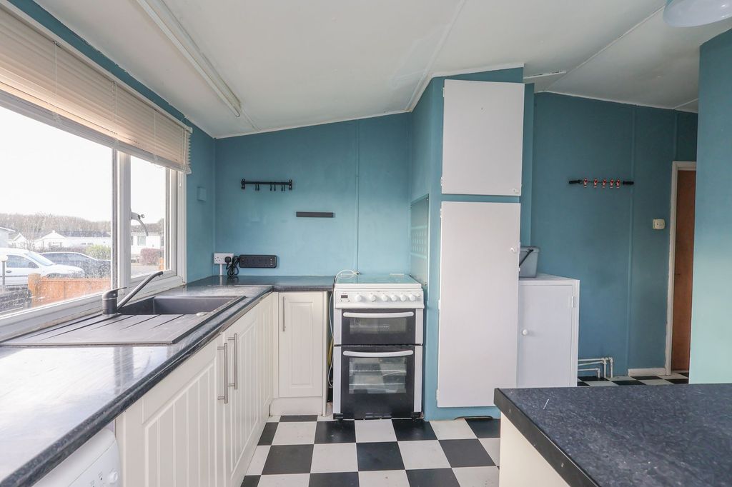 Property photo 2 of 11 Kitchen