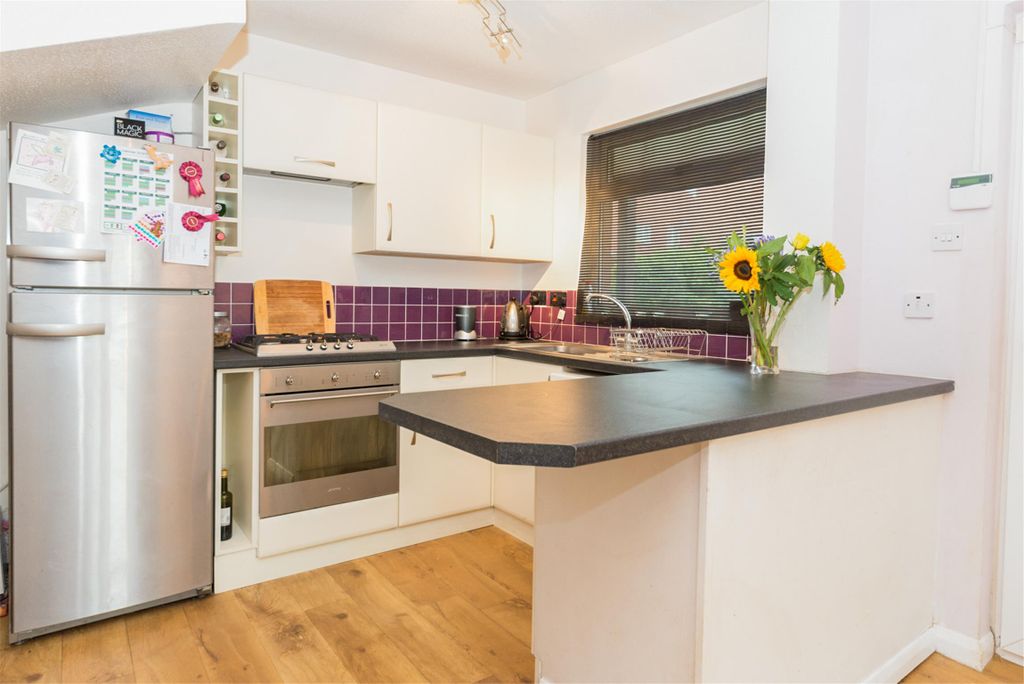 Property photo 1 of 8 Kitchen