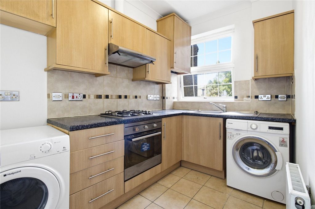 Property photo 3 of 16 Picture No. 10