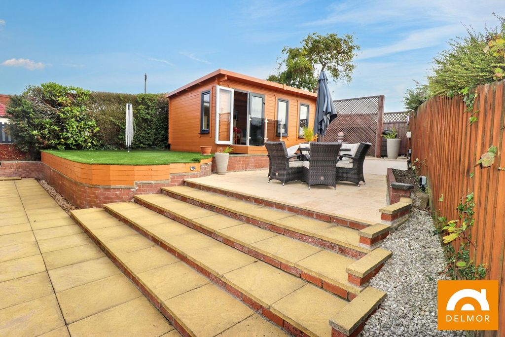 Property photo 2 of 34