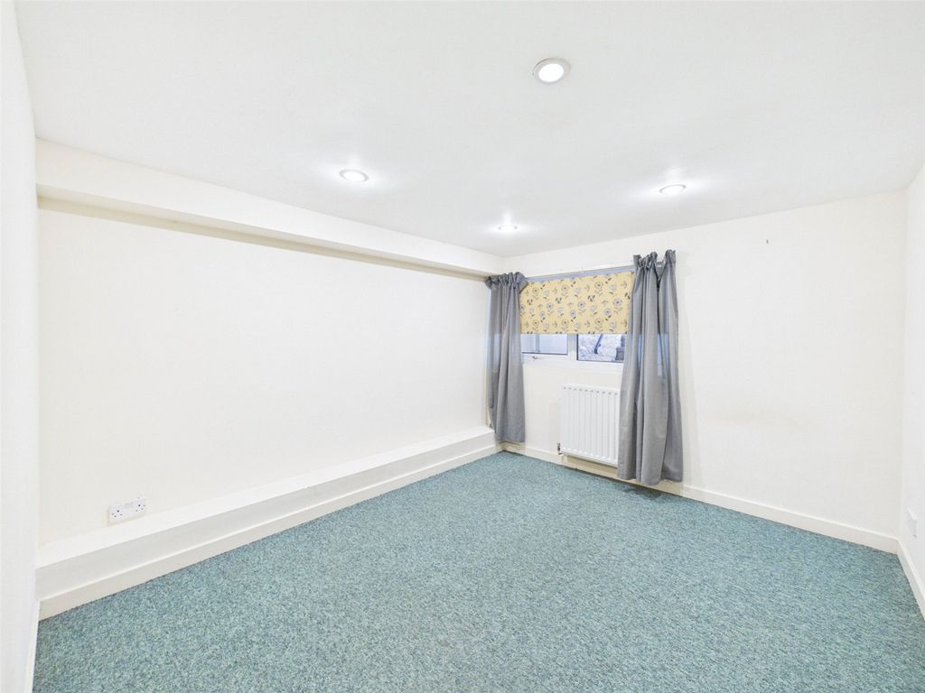 Property photo 3 of 17 Picture No. 16