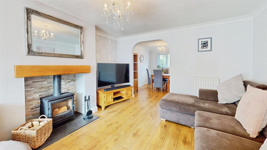 Property photo 3 of 19 0Ddeefb2-23-Highcliffe-Court-07212025_124350.Jpg