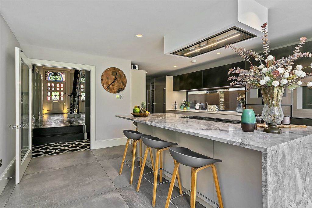 Property photo 3 of 28 Picture No. 14