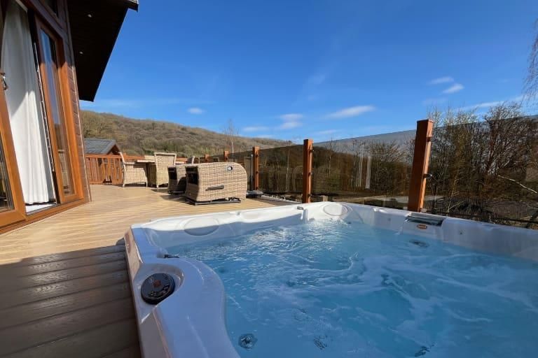 Property photo 2 of 25 Cw-Keepershot-Tub.Jpg