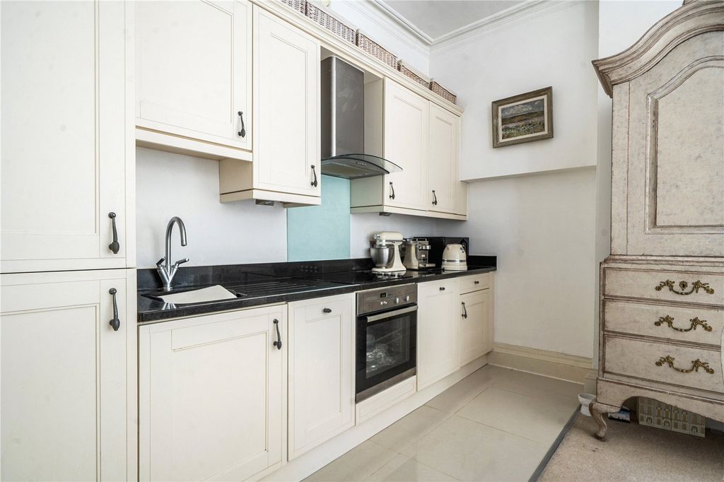Property photo 3 of 21 Kitchen/Dining