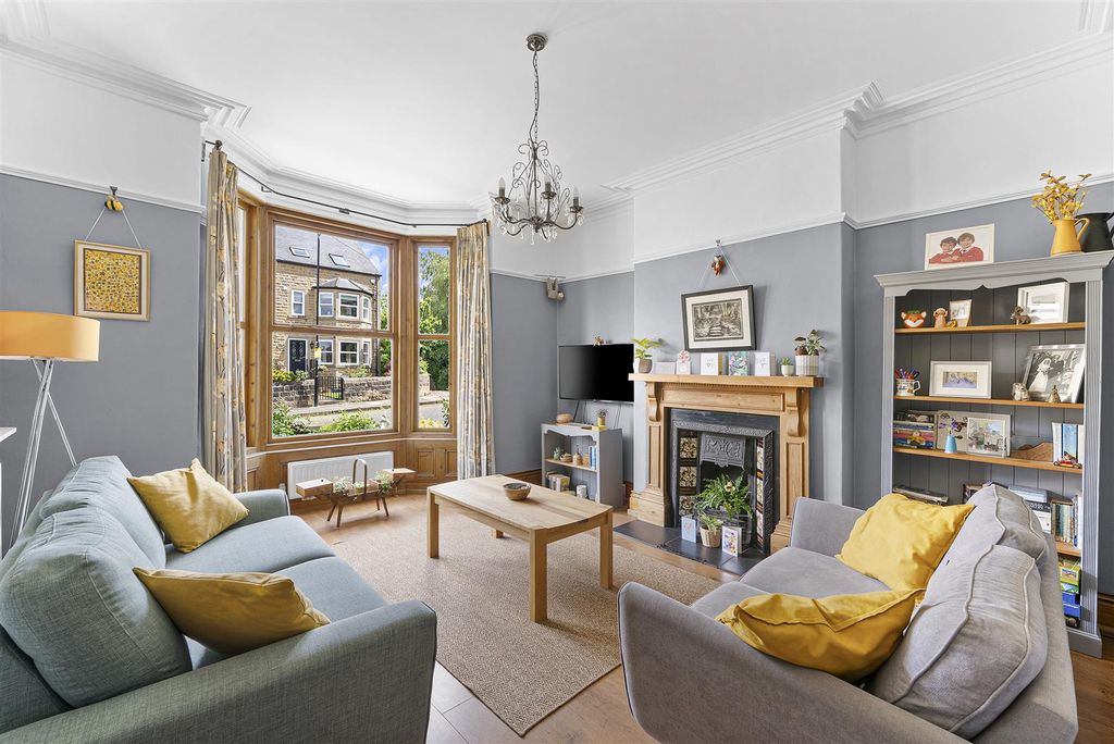 Property photo 2 of 22 Sitting Room