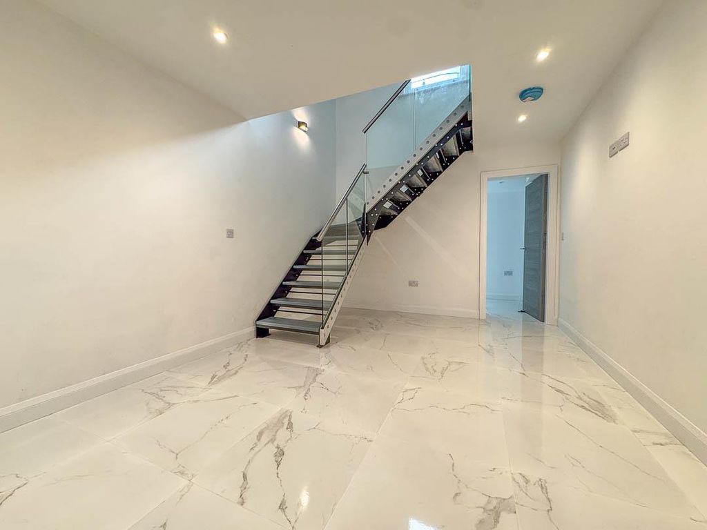 Property photo 3 of 46 The Boathouse, Shore Road, Pe (46).Jpg