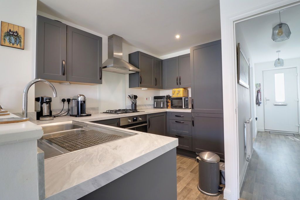 Property photo 3 of 19 Kitchen Area