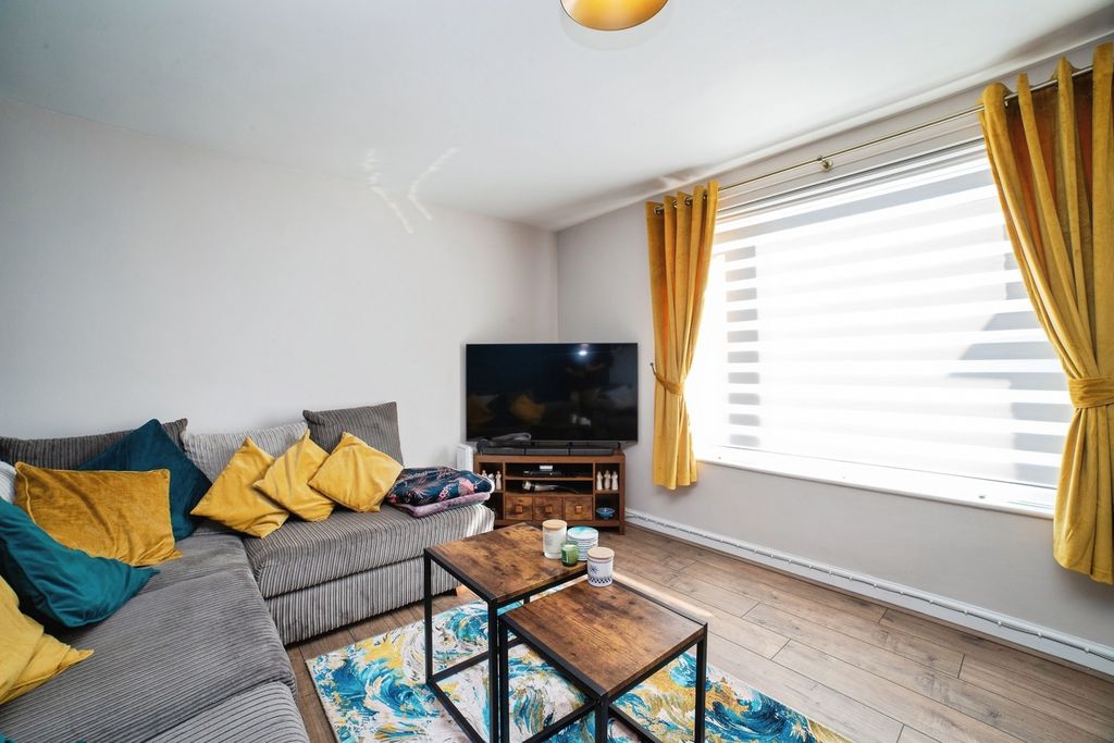 Property photo 3 of 20 Pbox-Img.Jpg