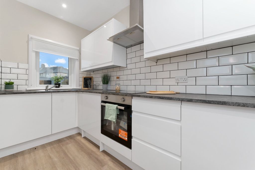 Property photo 3 of 24