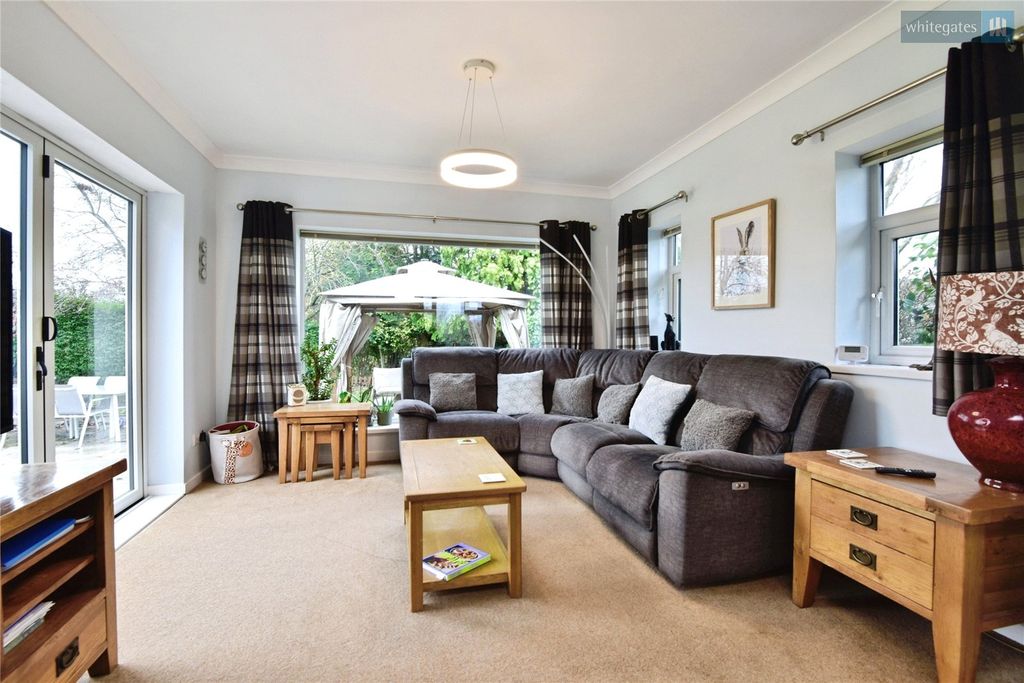 Property photo 3 of 23 Picture No. 12