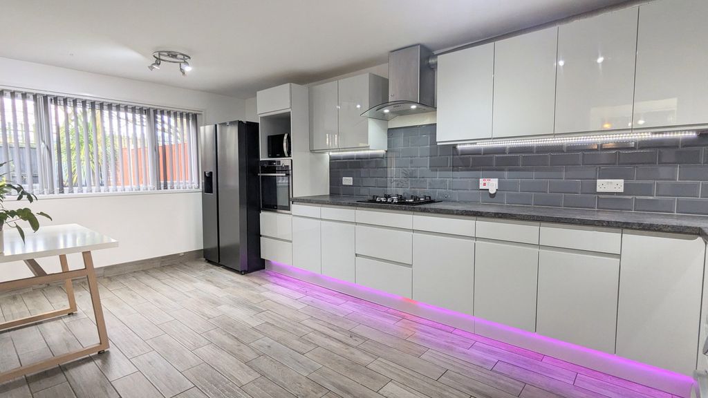 Property photo 3 of 22